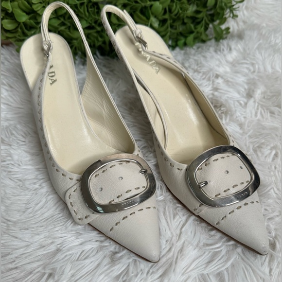 Prada - Picture 1 of 8